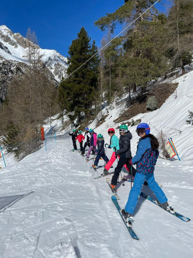 Ken Prep girls skiing on GDST Ski Tour.